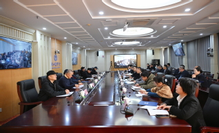 学校召开离退休老同志、党外代表...